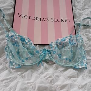 Victoria's Secret unlined lace flowered bra, 34C